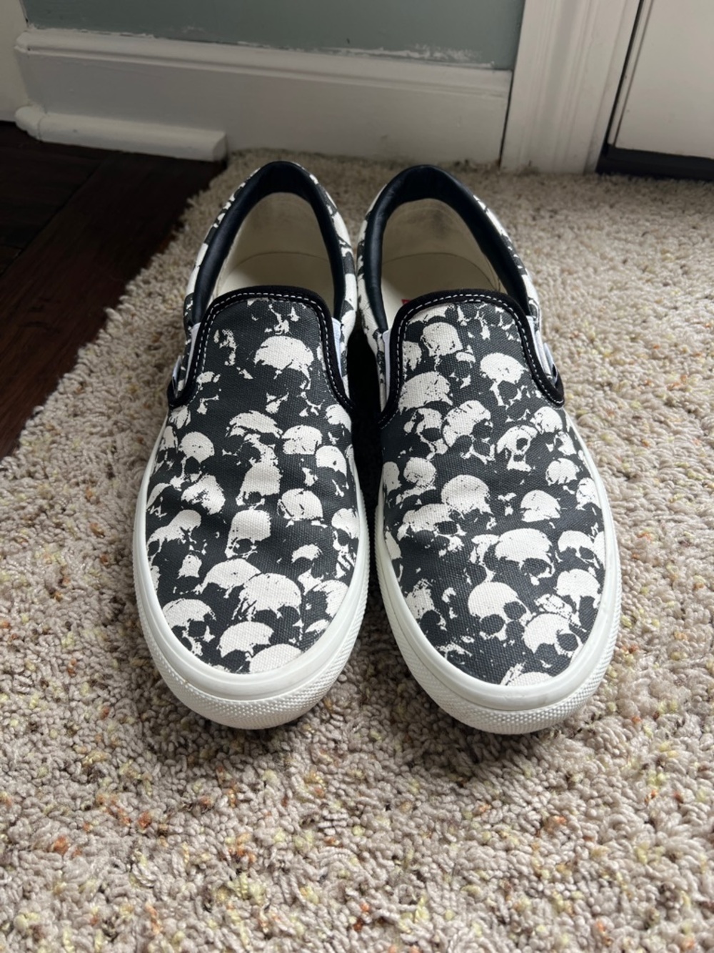 Men’s Vans Black & White Skull Slip-On Shoes size 10